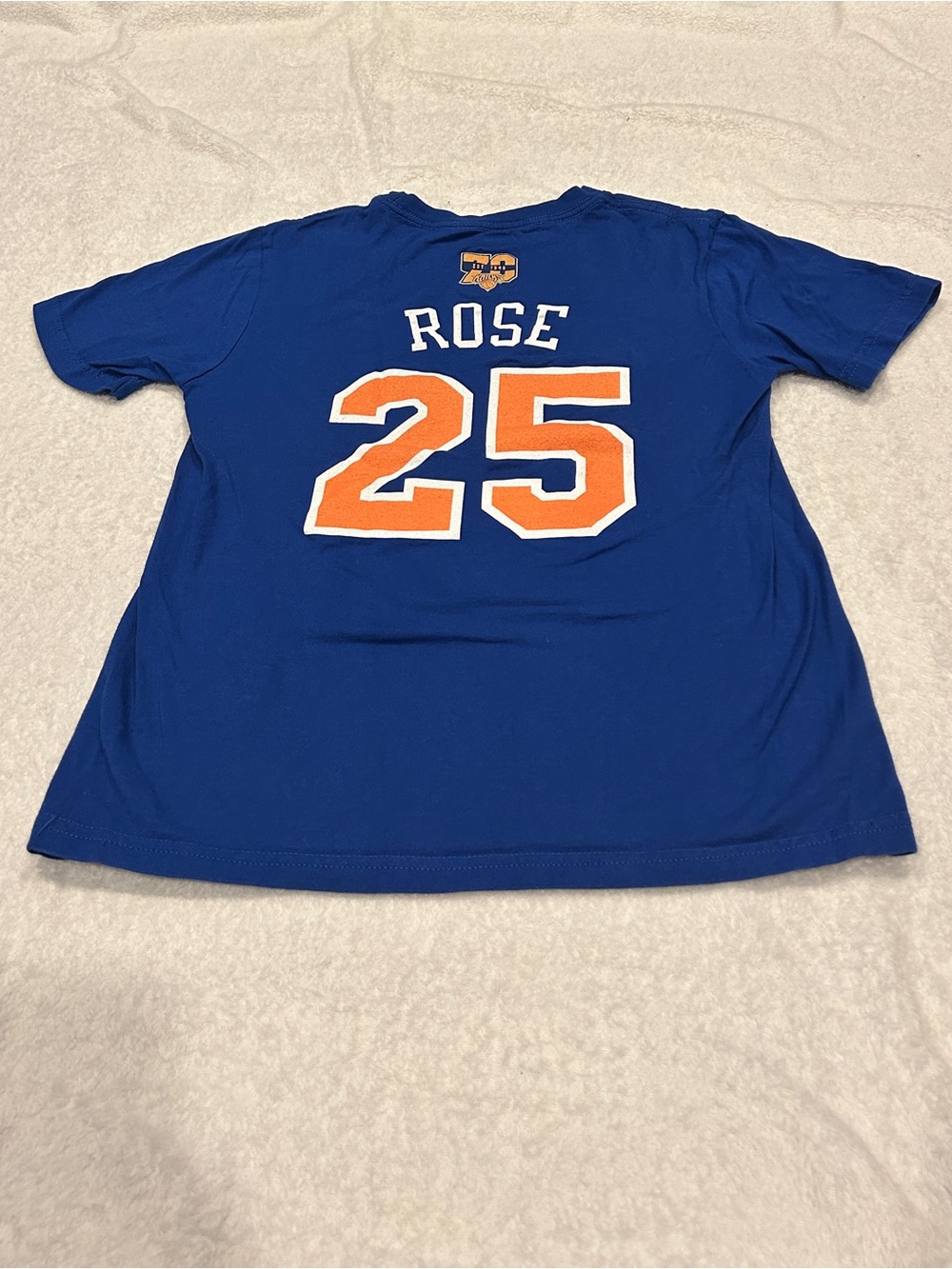 Boys New York Knicks #25 Rose short sleeve shirt size medium 10/12